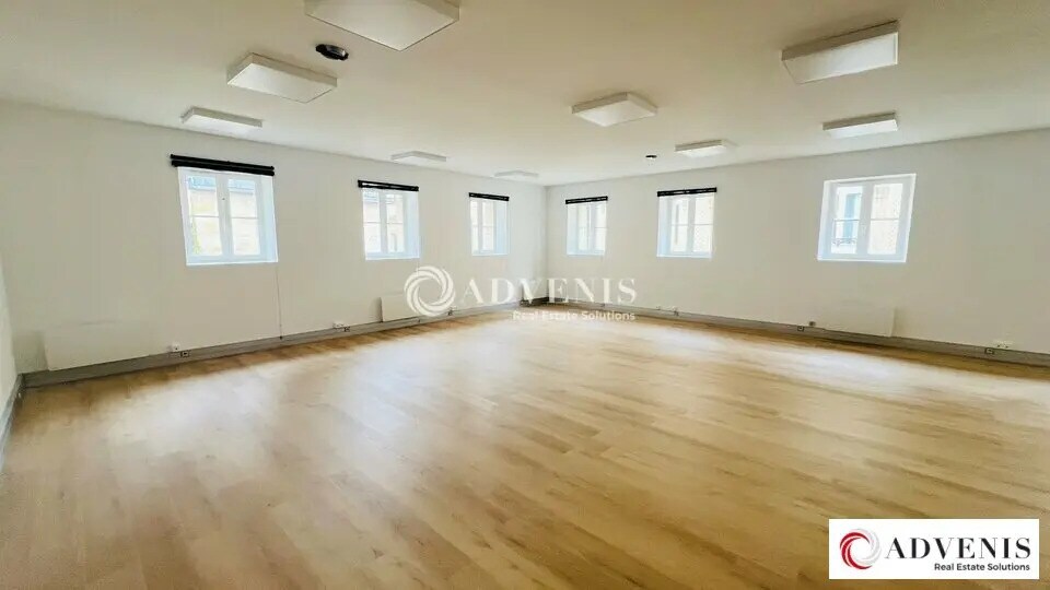 Office in Bordeaux for lease - Interior Photo - Image 3 of 7