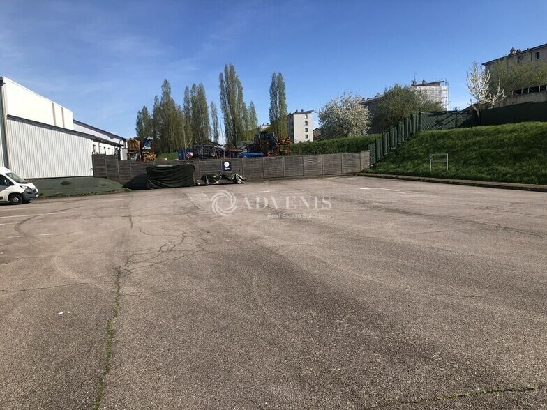 Flex in Jarville-la-Malgrange for lease - Building Photo - Image 2 of 5