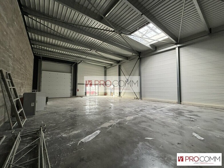 Flex in Mainvilliers for lease - Building Photo - Image 3 of 9