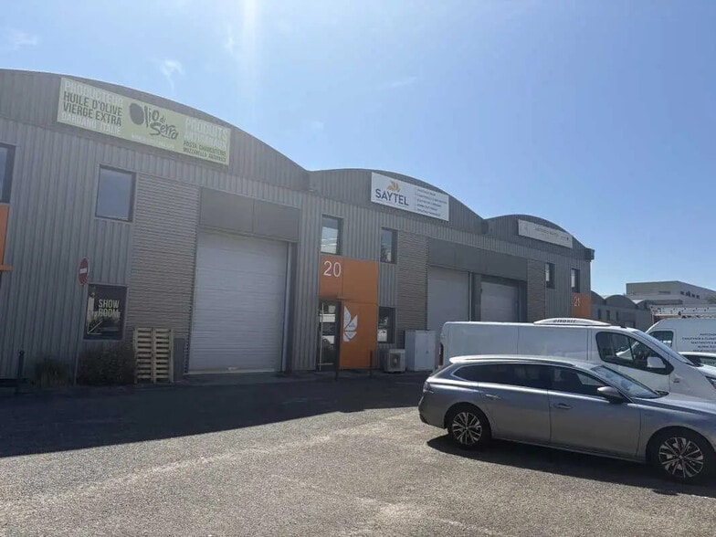 Office in Dardilly for lease - Building Photo - Image 1 of 8