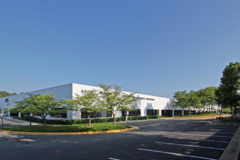 4500 Southgate Pl, Chantilly, VA à louer - Photo principale - Image 1 de 3
