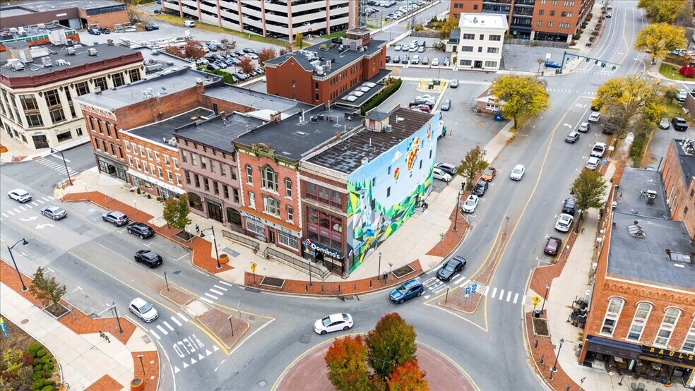 144 Glen St, Glens Falls, NY à vendre - Photo du bâtiment - Image 2 de 12