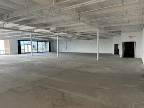 200-284 E Lake Mead Dr, Henderson, NV for lease Building Photo- Image 1 of 4