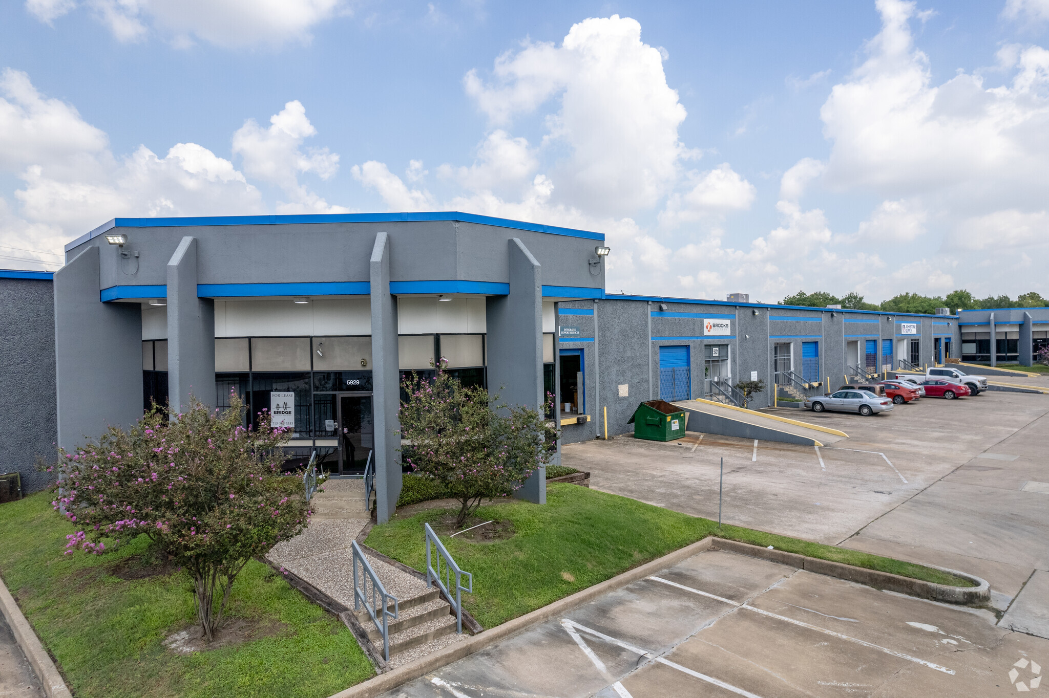 5921-5937 S Loop Fwy E, Houston, TX for lease Building Photo- Image 1 of 8