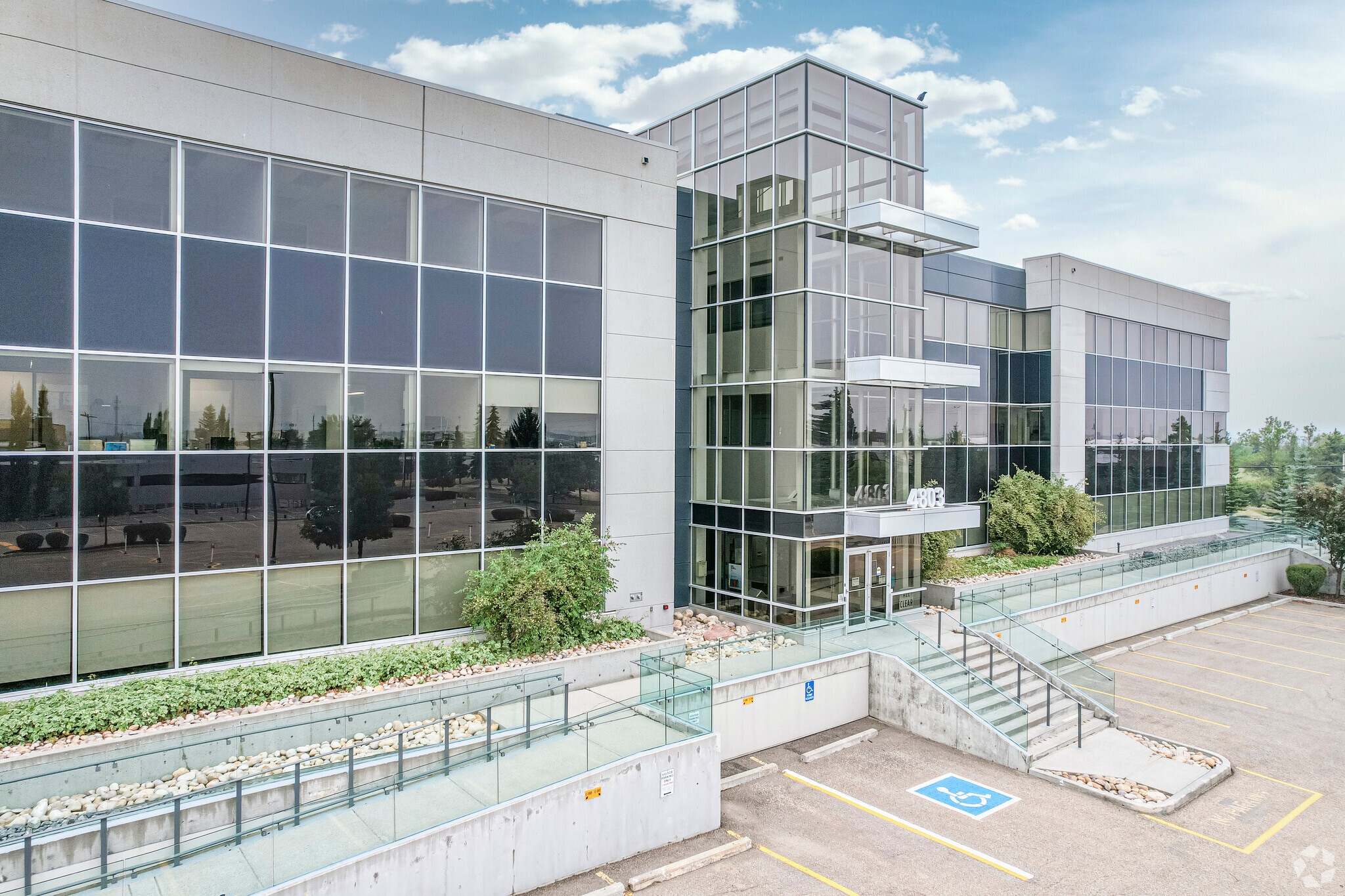 4803 87th St NW, Edmonton, AB for lease Primary Photo- Image 1 of 7