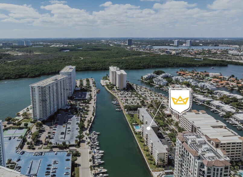 220 Kings Point Dr, Sunny Isles Beach, FL à vendre - Aérien - Image 3 de 7