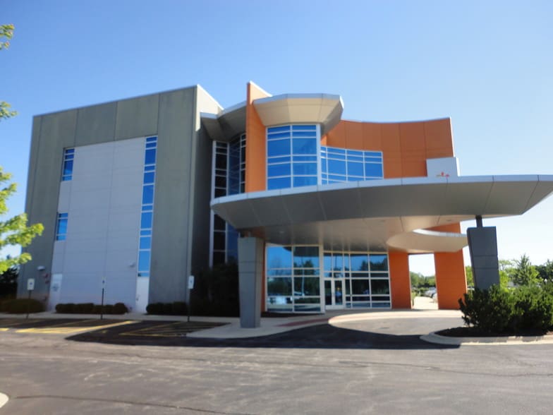 2124 Ogden Ave, Aurora, IL for lease - Building Photo - Image 2 of 9