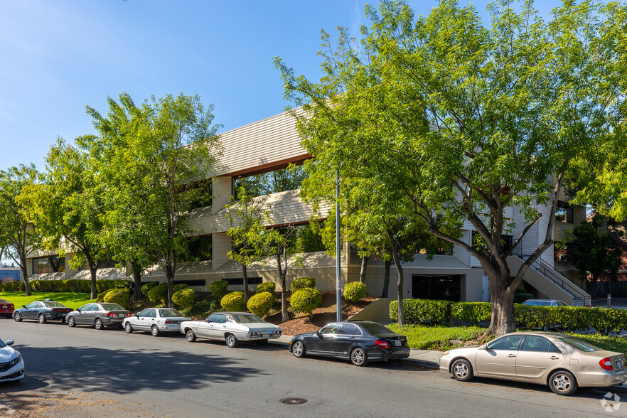 1054 S DeAnza Blvd, San Jose, CA for lease - Primary Photo - Image 1 of 9