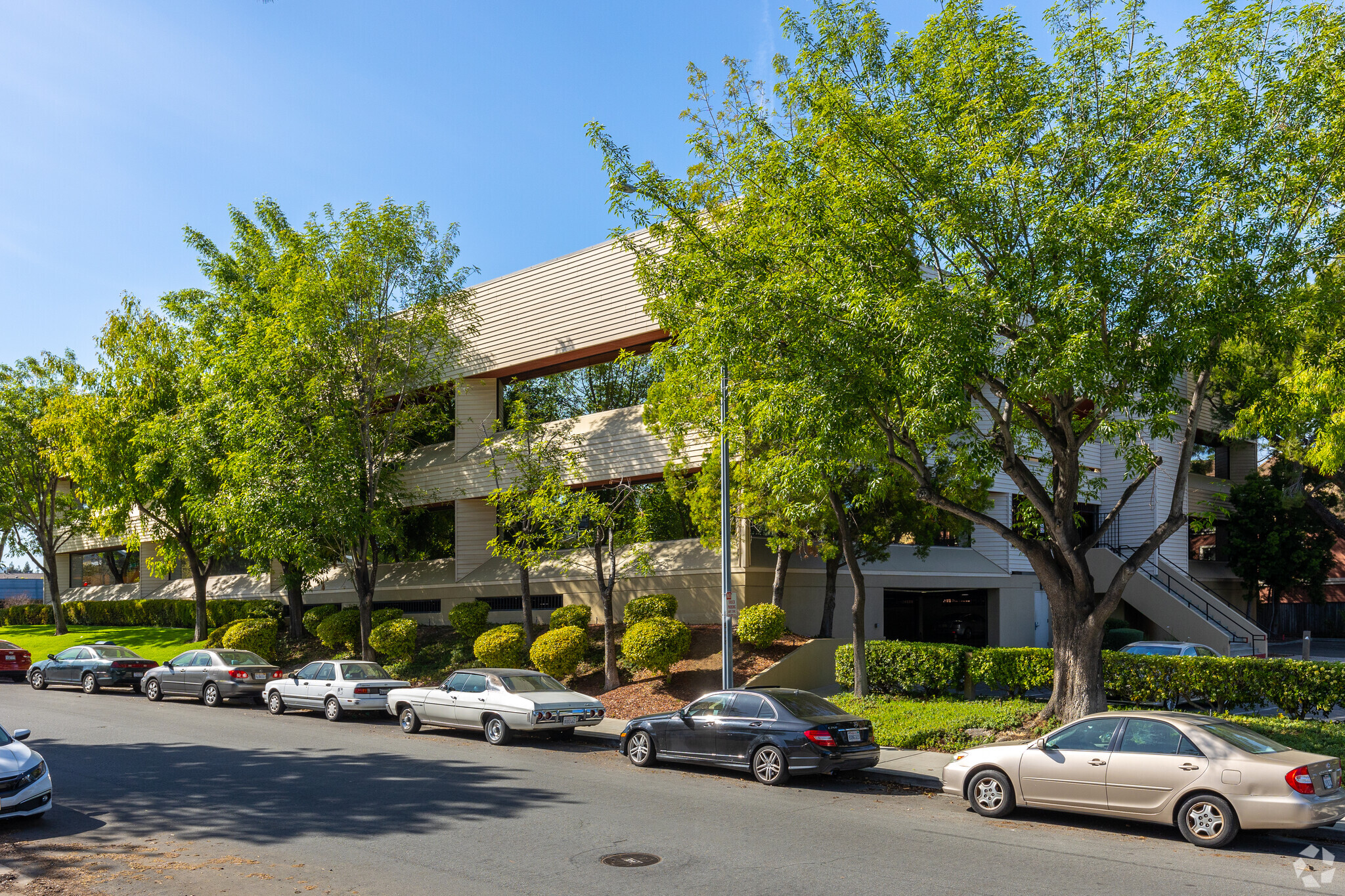 1054 S DeAnza Blvd, San Jose, CA for lease Primary Photo- Image 1 of 10