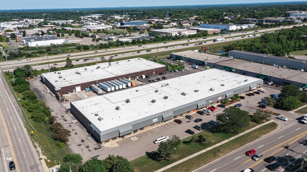 24150-21466 Haggerty Rd, Farmington Hills, MI for lease - Building Photo - Image 3 of 9