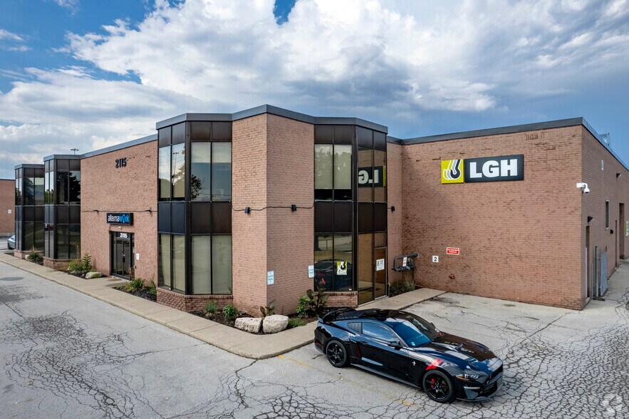 2115 S Service Rd W, Oakville, ON à vendre - Photo du bâtiment - Image 2 de 19