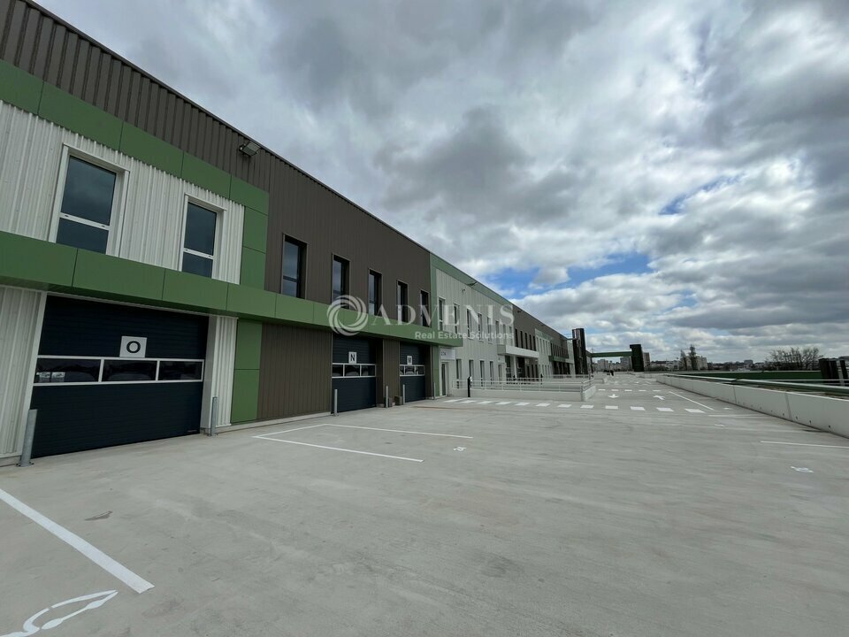 Flex in Bondy for lease Building Photo- Image 1 of 8