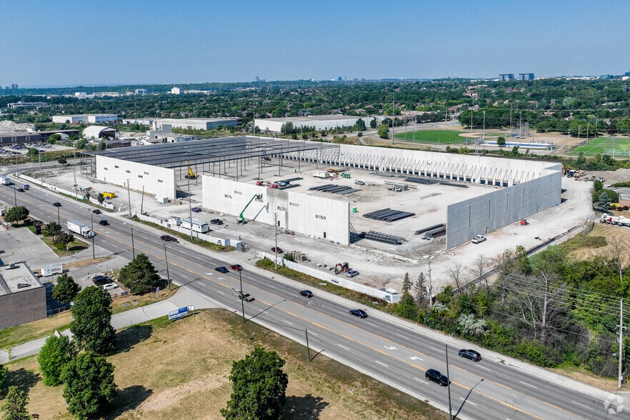 2645 Royal Windsor Dr, Mississauga, ON for lease - Primary Photo - Image 1 of 1