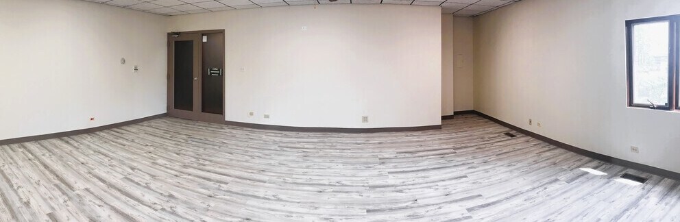 9701 S 78th Ave, Hickory Hills, IL for lease Interior Photo- Image 1 of 1