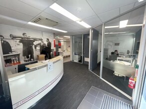 19 Rocklea Dr, Port Melbourne for lease Interior Photo- Image 1 of 6