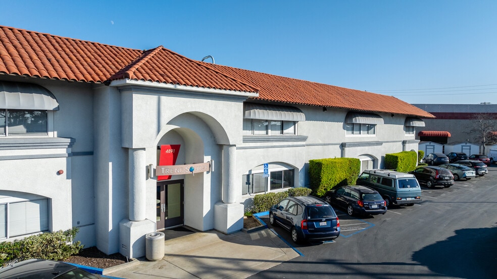 4891-4895 Pacific Hwy, San Diego, CA à louer - Photo du bâtiment - Image 1 de 16