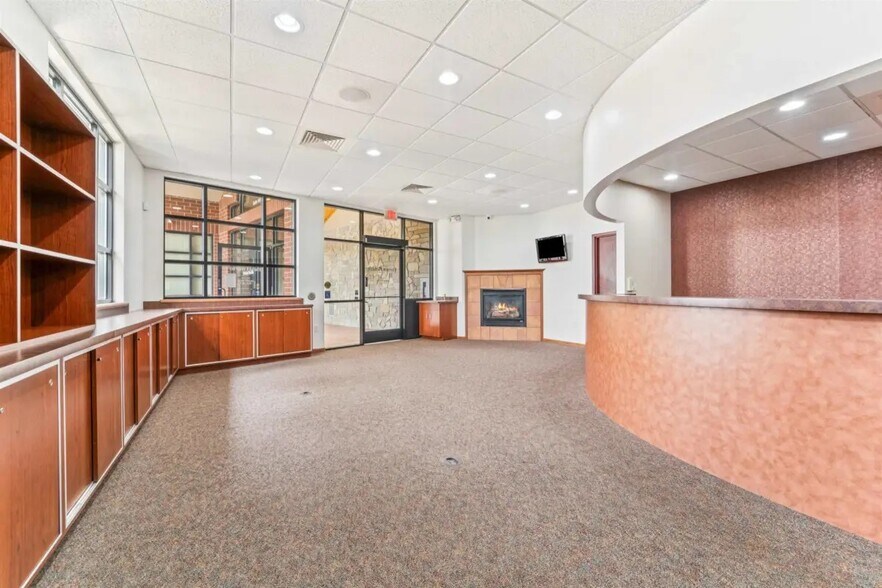 180 Knights Way, Fond Du Lac, WI à vendre - Photo intérieure - Image 3 de 71