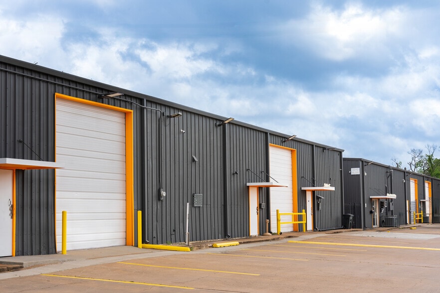3306 Ella Blvd, Houston, TX for lease - Building Photo - Image 3 of 14