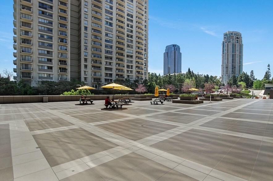 2080 Century Park E, Los Angeles, CA à louer - Photo du bâtiment - Image 2 de 14