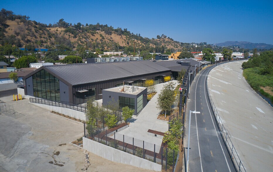 2427-2433 Birkdale St, Los Angeles, CA à louer - Photo du bâtiment - Image 3 de 10