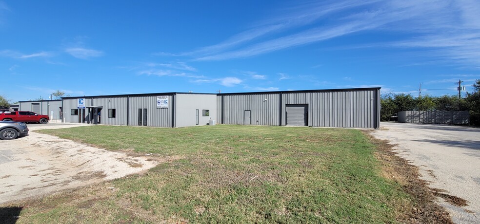 224 Investment Loop, Hutto, TX à louer - Photo du b timent - Image 3 de 16