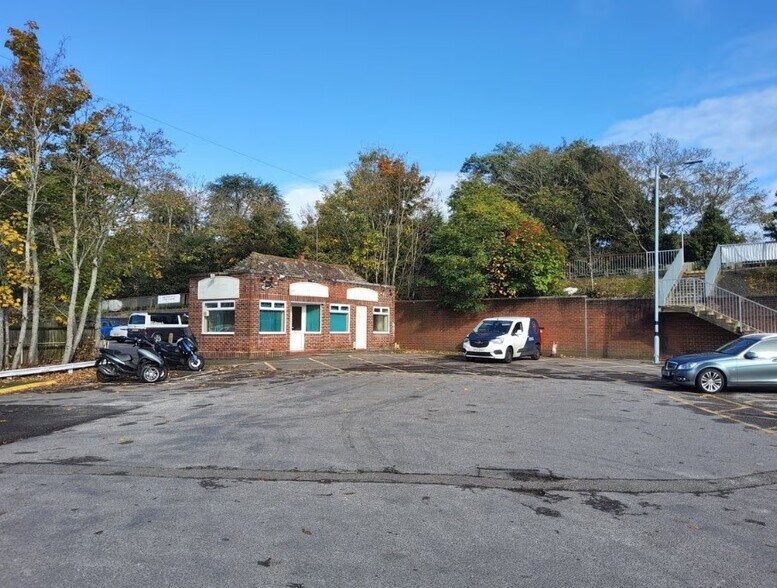 Station Parade, Virginia Water à louer - Photo du bâtiment - Image 2 de 2