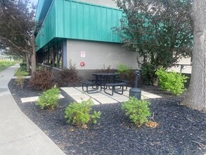 16815 117 Ave NW, Edmonton, AB à louer Photo du bâtiment- Image 2 de 16
