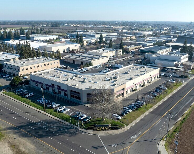 4230 Kiernan Ave, Modesto, CA à vendre - Photo du bâtiment - Image 1 de 8
