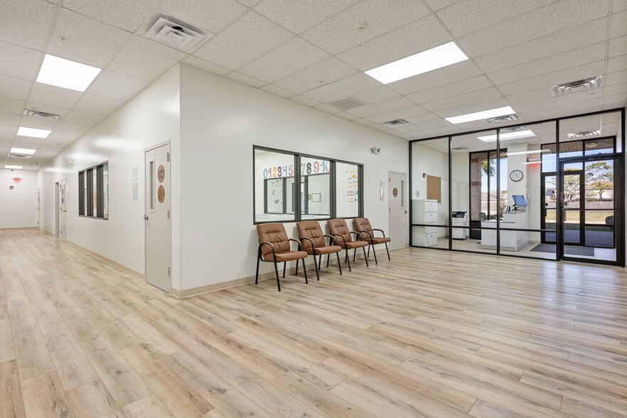 13511 Florence Rd, Sugar Land, TX for lease - Building Photo - Image 3 of 9