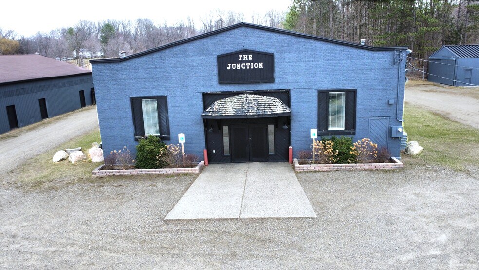 335 N Railroad St, Rives Junction, MI à vendre - Photo du bâtiment - Image 1 de 9