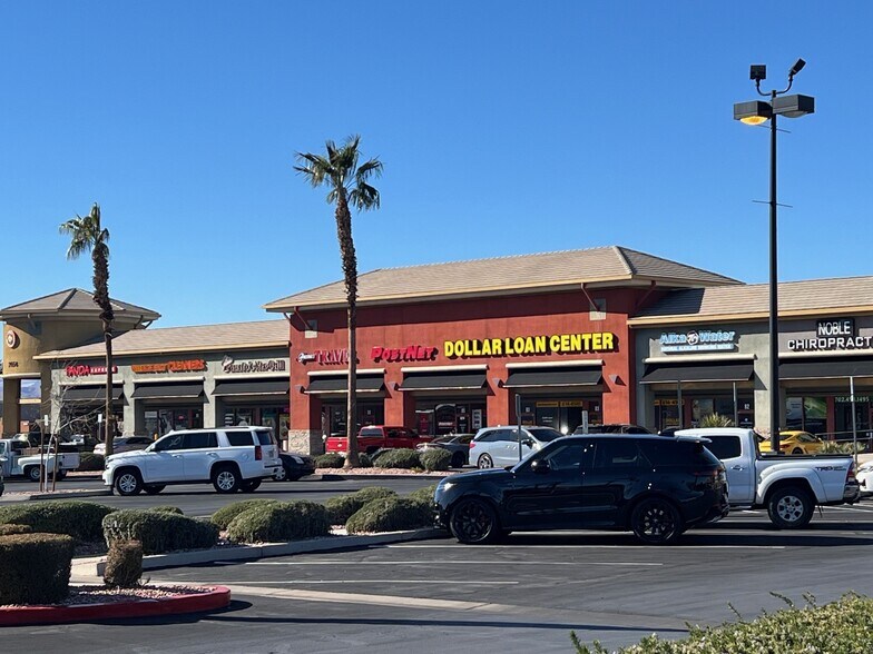 2642-2650 W Horizon Ridge Pky, Henderson, NV à louer - Photo du bâtiment - Image 3 de 3