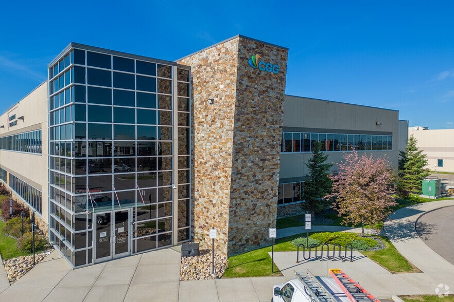 3675 63rd Ave NE, Calgary, AB for lease - Building Photo - Image 3 of 8