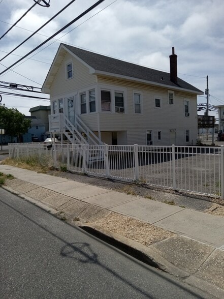 201 Blaine Ave, Seaside Heights, NJ à vendre - Photo du bâtiment - Image 2 de 12