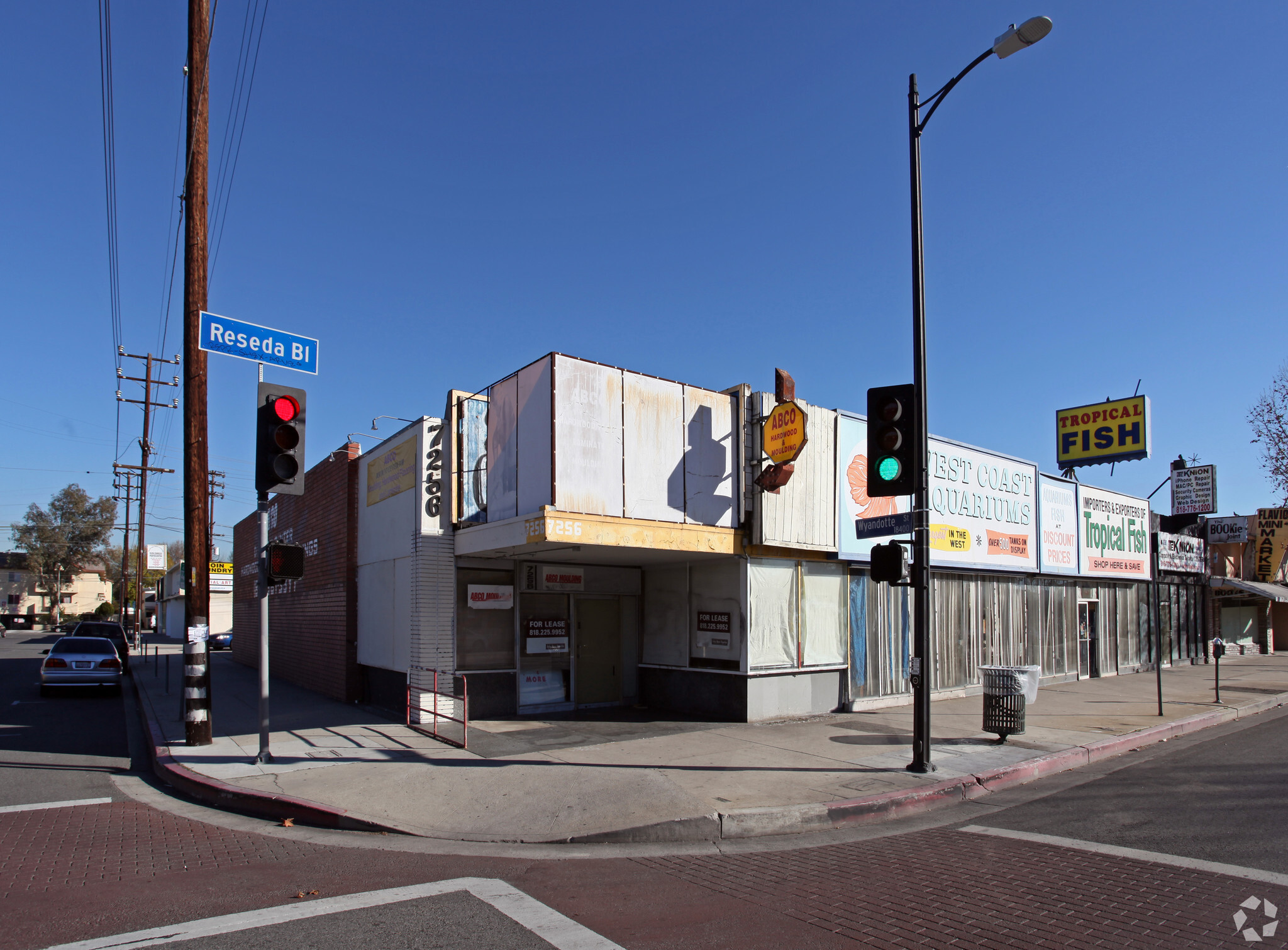 7256 Reseda Blvd, Reseda, CA for sale Primary Photo- Image 1 of 1