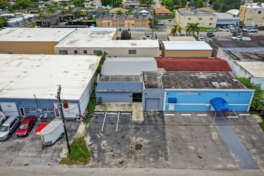 2120 SW 60th Ter, Miramar, FL à vendre - Photo du bâtiment - Image 3 de 15