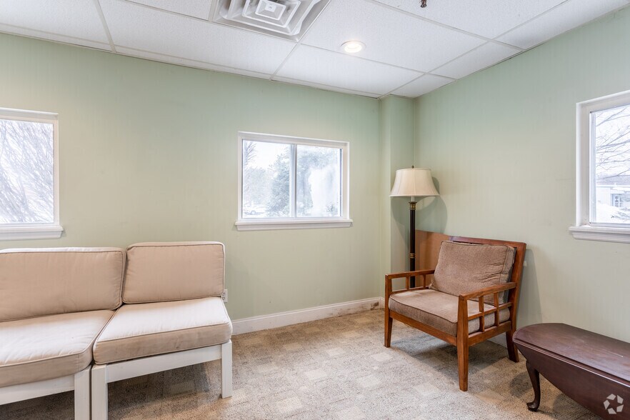 22-24 Riverview Dr, Marlboro, NY à louer - Photo intérieure - Image 3 de 26