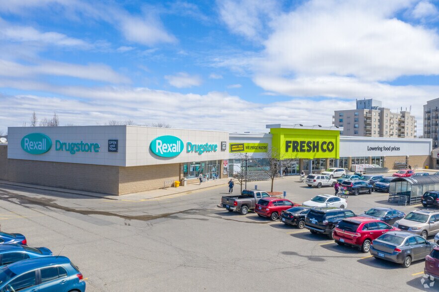 425 University Ave E, Waterloo, ON à vendre - Photo principale - Image 1 de 1