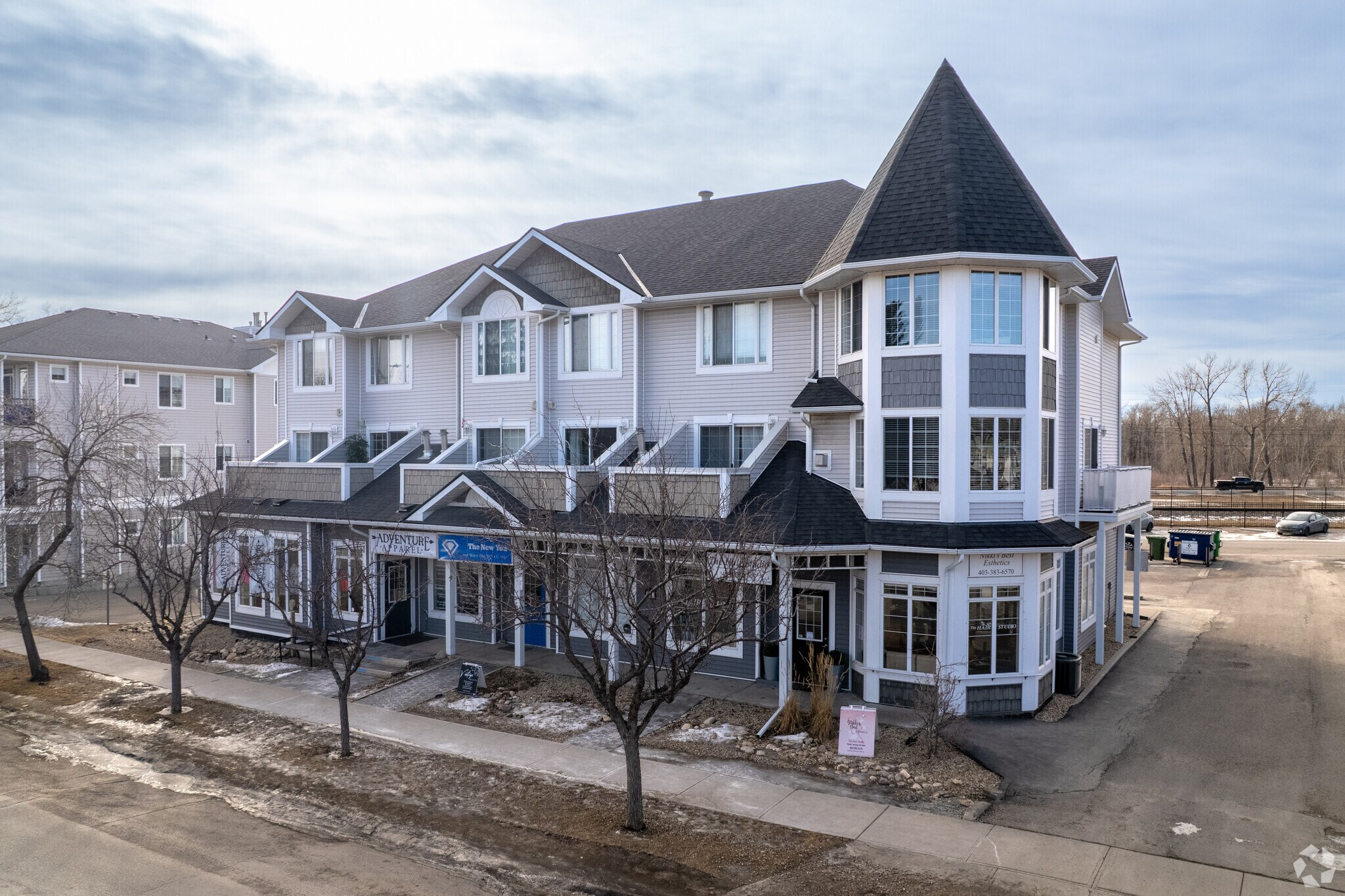 21 N Railway St, Okotoks, AB à louer Photo principale- Image 1 de 3