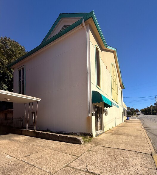 66 Broad St, Pittston, PA à vendre - Photo du bâtiment - Image 2 de 34