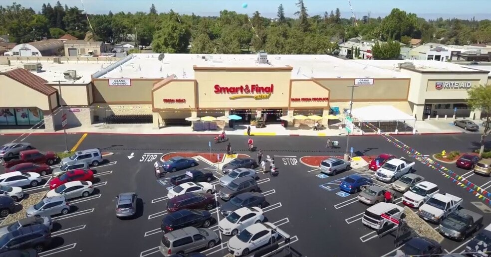 Turlock Town Center - Drive Through Restaurant