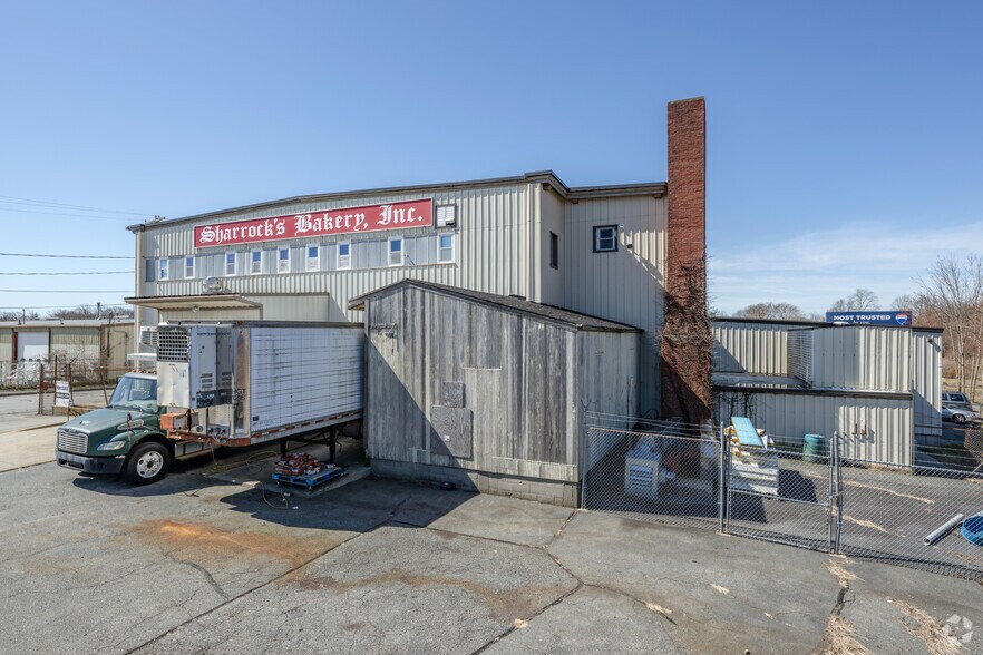 135 Potter St, New Bedford, MA à louer - Photo du bâtiment - Image 3 de 6