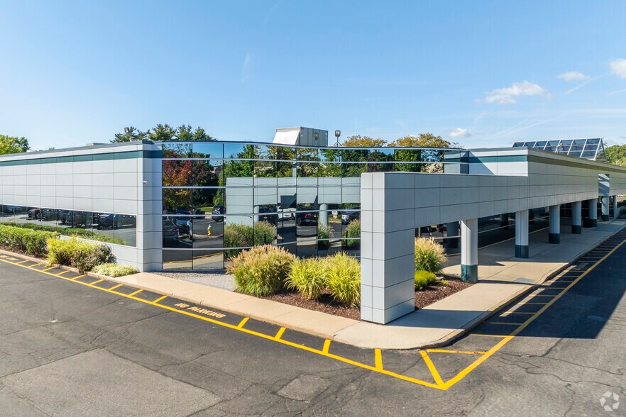 1800 Walt Whitman Rd, Melville, NY à louer - Photo du bâtiment - Image 1 de 3