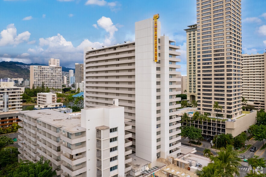 2040 Kuhio Ave, Honolulu, HI for lease - Primary Photo - Image 1 of 7