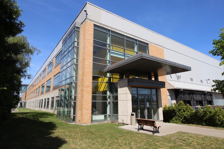 3665 Boul Poirier, Saint-Laurent, QC à vendre - Photo du bâtiment - Image 1 de 1