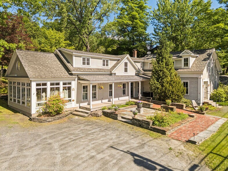 299 Mountain Rd, Stowe, VT à vendre - Photo du bâtiment - Image 2 de 17