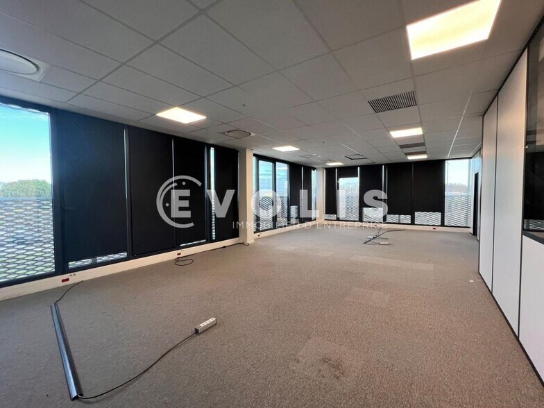 Office in Bordeaux for lease - Interior Photo - Image 2 of 7