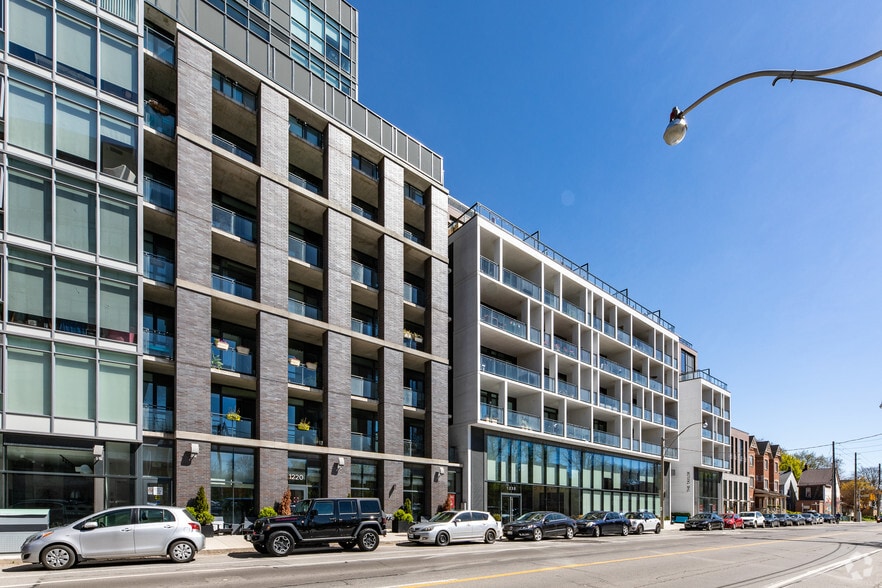 1220-1240 Dundas St E, Toronto, ON for lease - Building Photo - Image 2 of 3