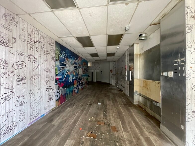 10009 Astoria Blvd, East Elmhurst, NY for lease - Building Photo - Image 2 of 8