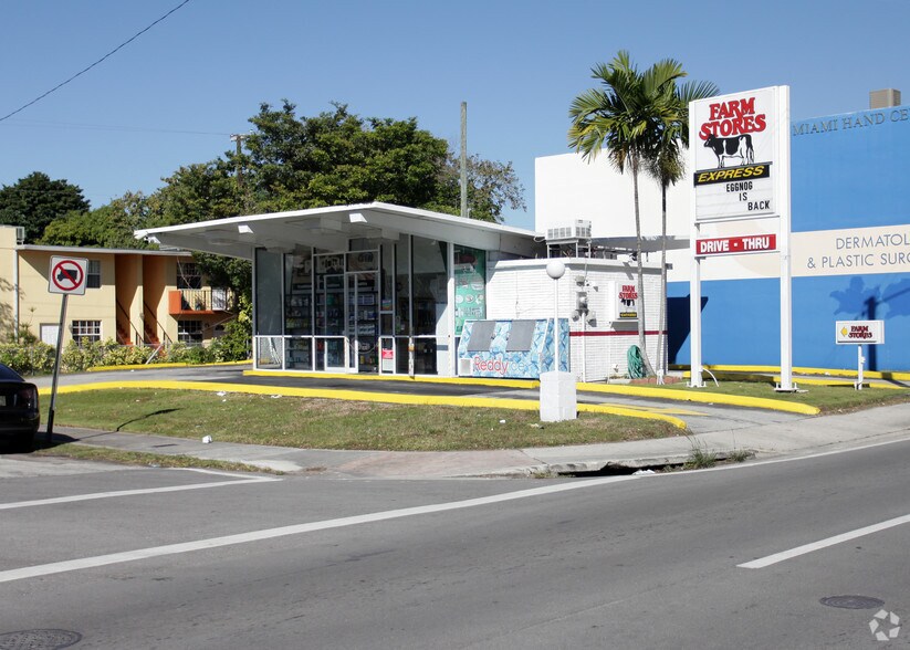 2756 NW 37th Ave, Coconut Grove, FL à vendre - Photo du bâtiment - Image 3 de 6