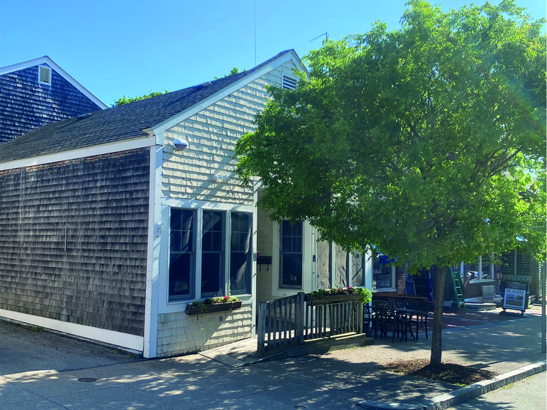 22 Narragansett Ave, Jamestown, RI for sale - Primary Photo - Image 1 of 1